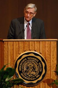 EO Wilson delivering an Ubben Lecture
