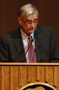 Closeup of EO Wilson behind the lectern