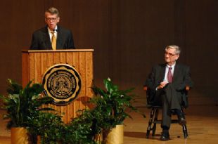 EO Wilson being introduced by Bob Bottoms