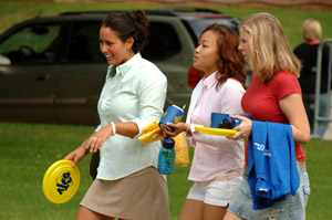 Move In 2006 7 Students.jpg