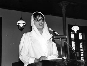 Benazir Bhutto delivering an Ubben Lecture