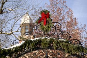 Holiday Arch 2007.jpg