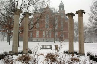 East College Columns Snow 2007.jpg