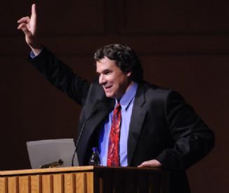 Greg Mortenson waving to the crowd during the Ubben Lecture