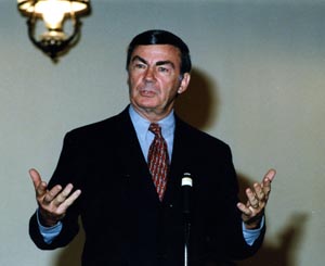 Sam Donaldson delivering an Ubben Lecture