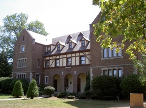 Phi Delta Theta House.jpg