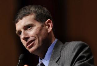 Closeup of David Plouffe speaking to the crowd