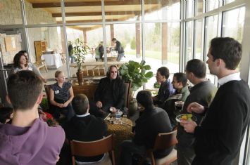 Todd Rundgren talking with students