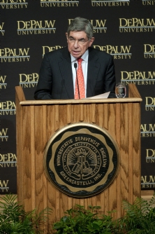 Oscar Arias delivering an Ubben Lecture
