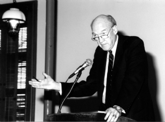 Alan Simpson delivering an Ubben Lecture