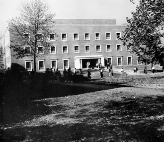 1958 roy o west library bw