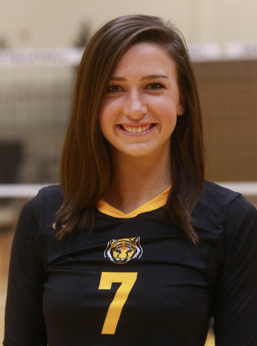 Suzanne Peters_2016vball.jpg