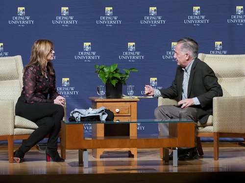 Jenna Fischer on stage talking with Ken Owen