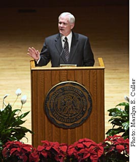 Robert Gates delivering an Ubben Lecture