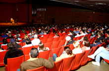 Eric Schlosser and the crowd during an Ubben Lecture