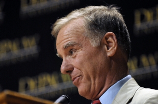 Closeup of Howard Dean responding to a question