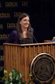 Rebecca Skloot speaking behind a lecturn