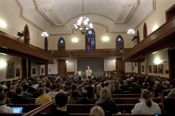 Lee Hamilton speaking to the crowd in East College