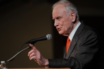 Closeup of Lee Hamilton delivering an Ubben Lecture