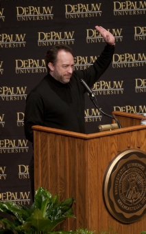 Jimmy Wales waving to the crowd during an Ubben Lecture